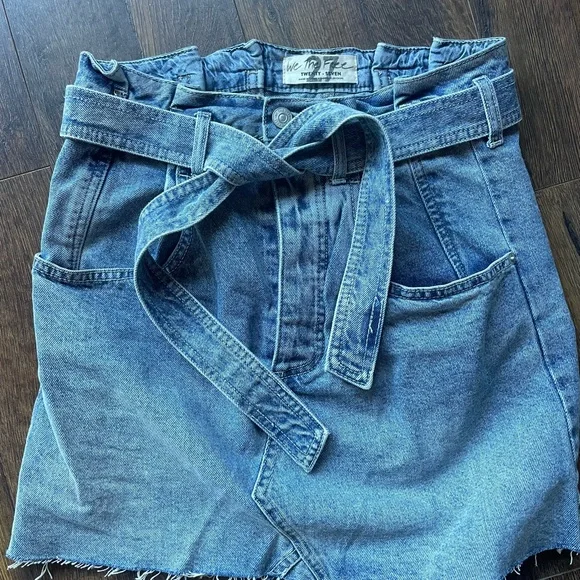 🩵Free People 🩵Belted Denim Mini Skirt 🩵 - Picture 1 of 6